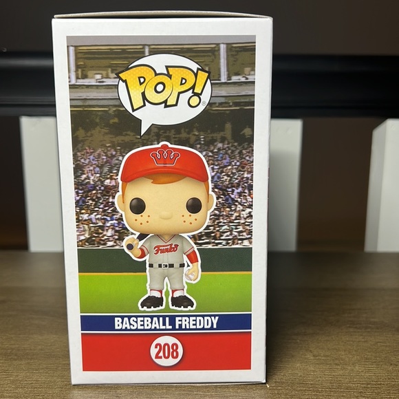 Funko POP! Freddy Funko, Baseball Freddy 208 - Picture 4 of 7